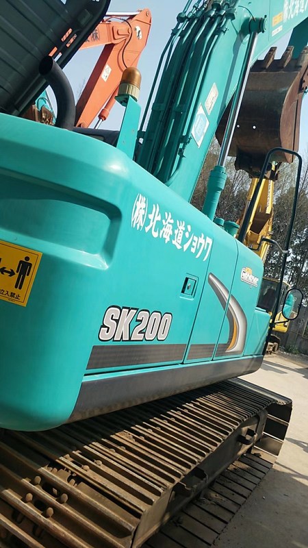 Excavadora hidráulica de 20 toneladas usada Kobelco 200 Excavadora para construção de estradas