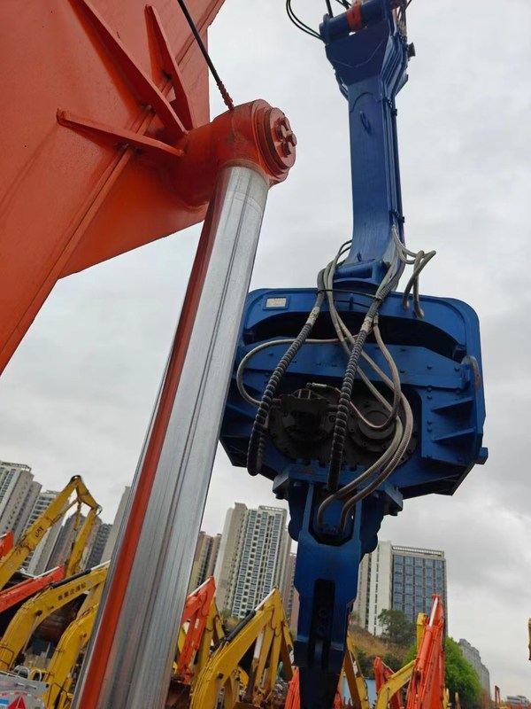 Excavadora Hitachi 470 LC-3 de alto desempenho: o seu próximo parceiro pesado!