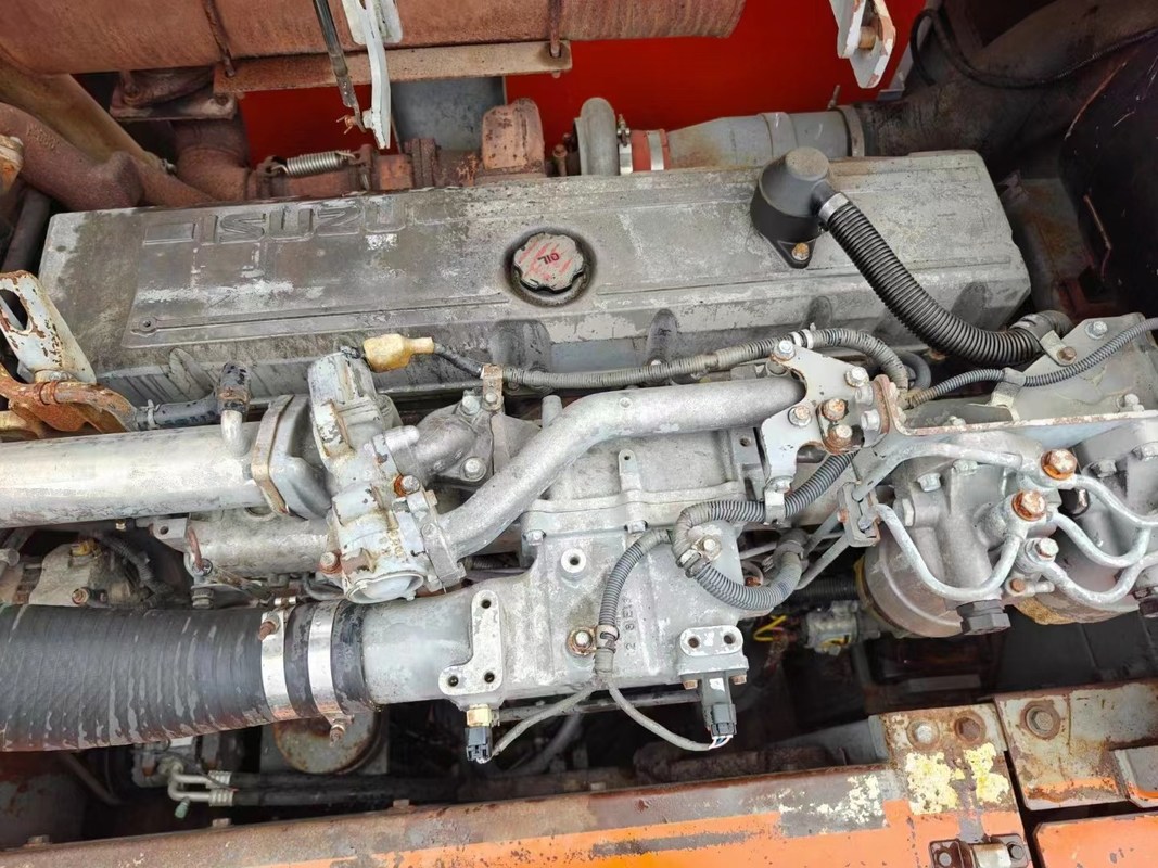 Excavadora Hitachi 470 LC-3 de alto desempenho: o seu próximo parceiro pesado!