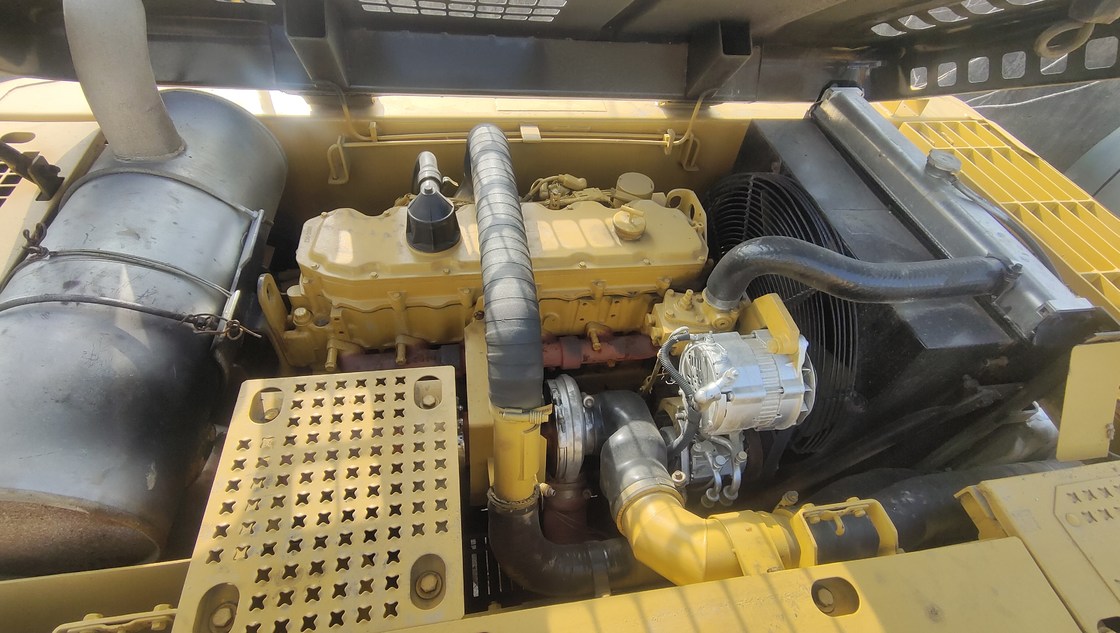 Ótima oferta: Excavadora usada Cat 325 CL para venda, em bom estado.