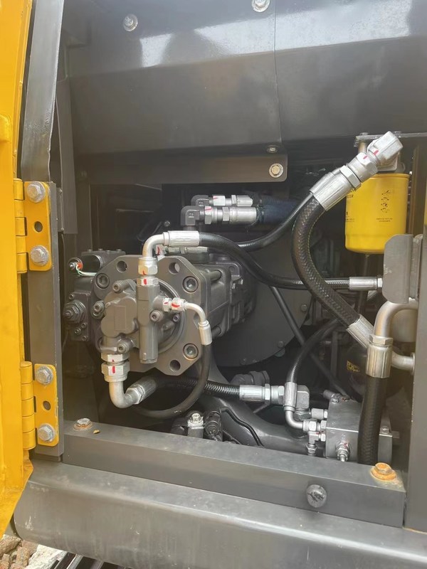 Excavadora EC140 usada em ótima forma e condição para os seus trabalhos pesados, pergunte agora!