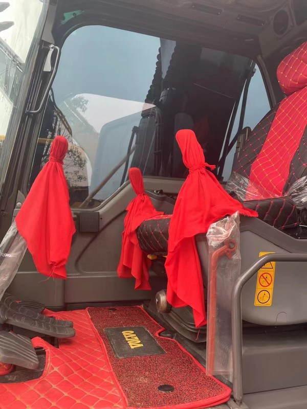 Excavadora EC140 usada em ótima forma e condição para os seus trabalhos pesados, pergunte agora!