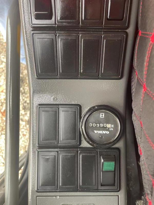 Excavadora EC140 usada em ótima forma e condição para os seus trabalhos pesados, pergunte agora!