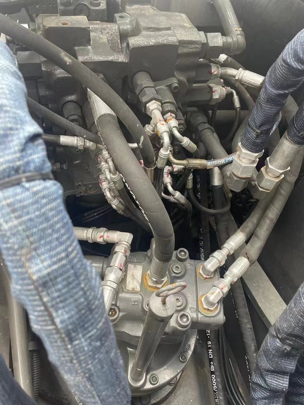 Excavadora EC140 usada em ótima forma e condição para os seus trabalhos pesados, pergunte agora!