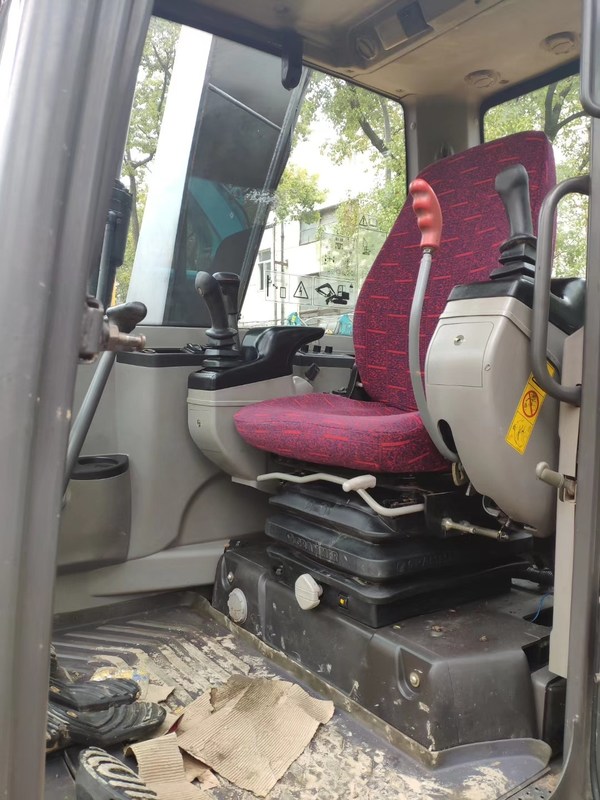 Excavadora Volvo Usada de 8 toneladas Bem Mantida Disponível Hoje A Preço de Desconto