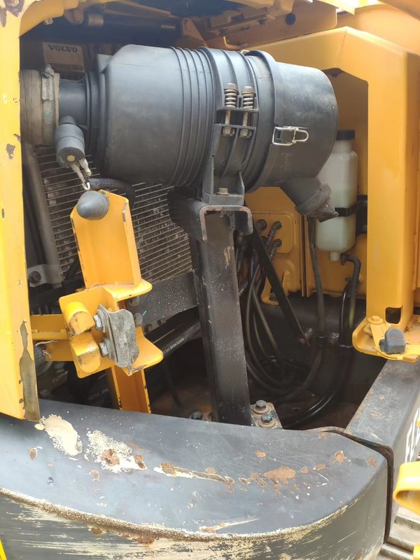 Excavadora Volvo Usada de 8 toneladas Bem Mantida Disponível Hoje A Preço de Desconto