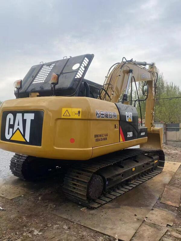 Tipo de rastreador usado: Escavadeira CAT 320DL, equipamento de construção usado